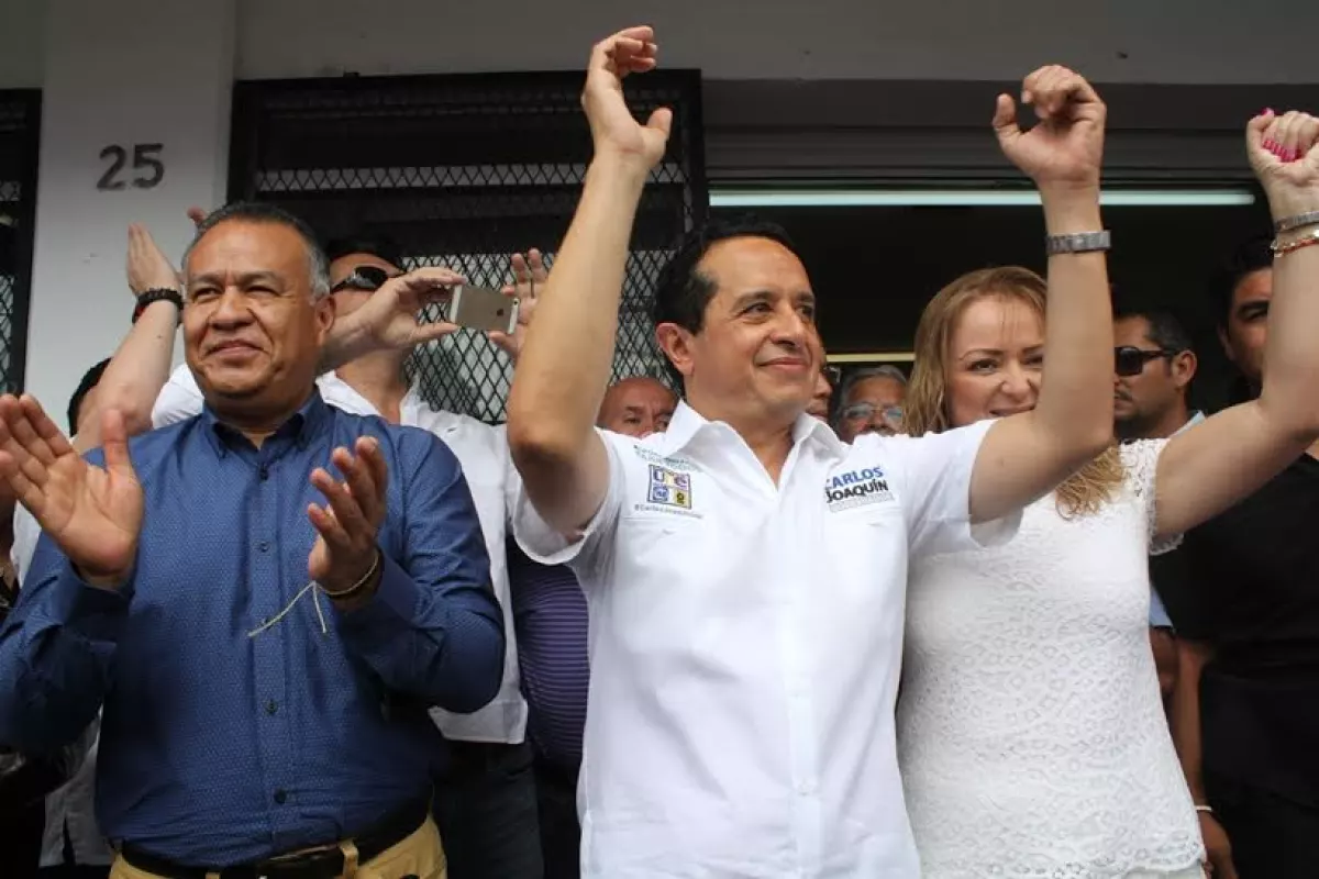 El perredista Carlos Joaquín González fue el primero en iniciar inaugurando su casa de campaña en Cancún.