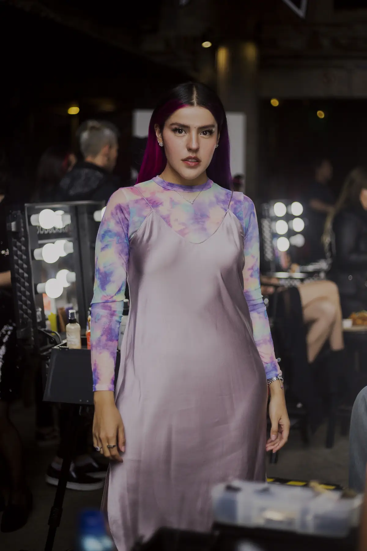Mujer con el pelo pintado