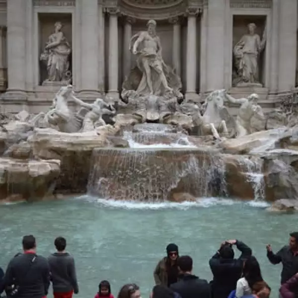 la fuente trevi en roma