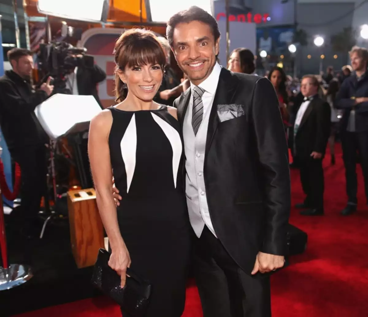 Desde que se supo que la pareja espera a su primer hijo juntos, amigos de ambos han utilizado Twitter para enviarles sus mejores deseos y felicitaciones.