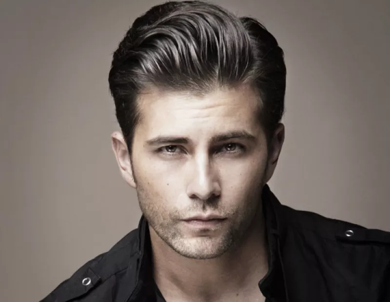 Uno de los lugares favoritos del actor es un centro comercial llamado The Grove, además de la playa Venice Beach; también recuerda especialemente cuando viajó a Singapur.