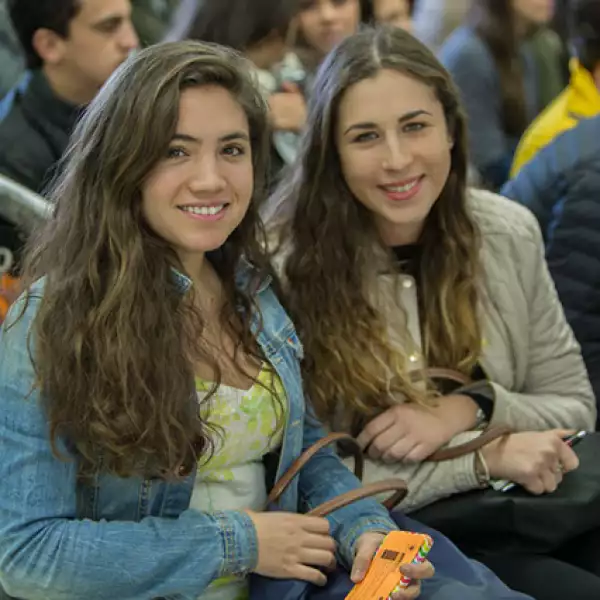 Ana Sofía Sobrevia,Ruth González