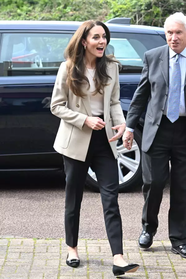 Kate Middleton con zapatos de piso. 