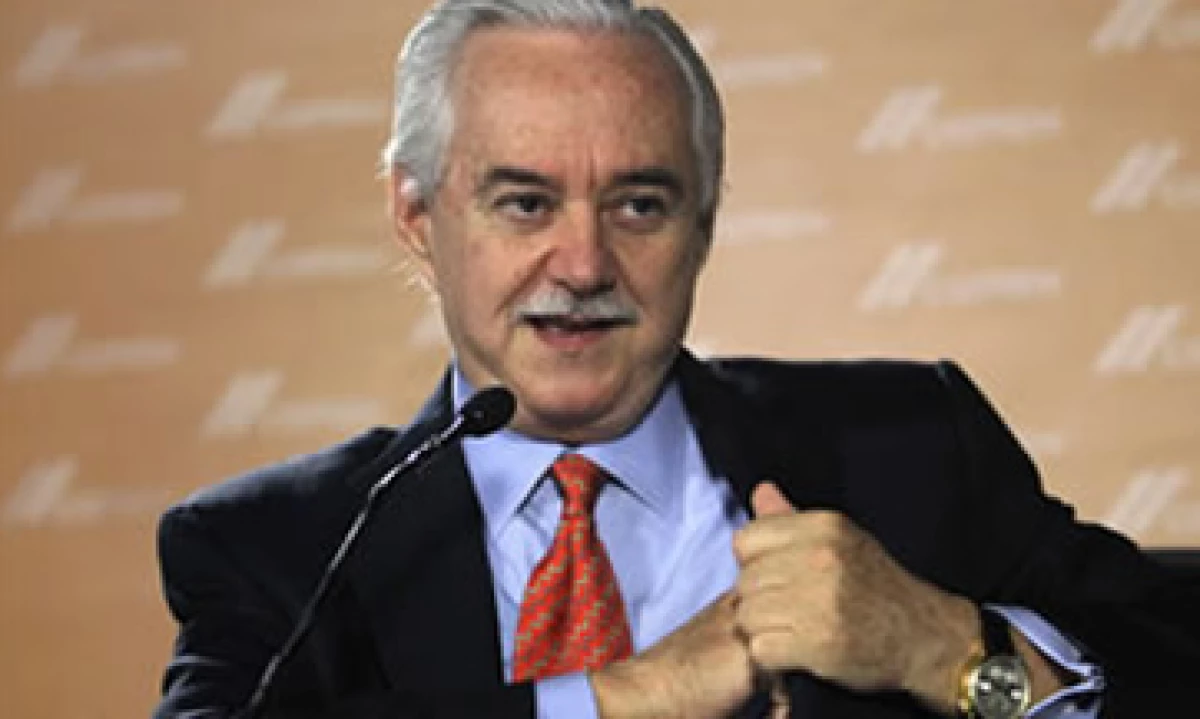 Lorenzo Zambrano, presidente del Consejo de Administración de Cemex, dijo estar enojado por la multa que le impuso la CFC a la empresa. (Foto: Archivo)
