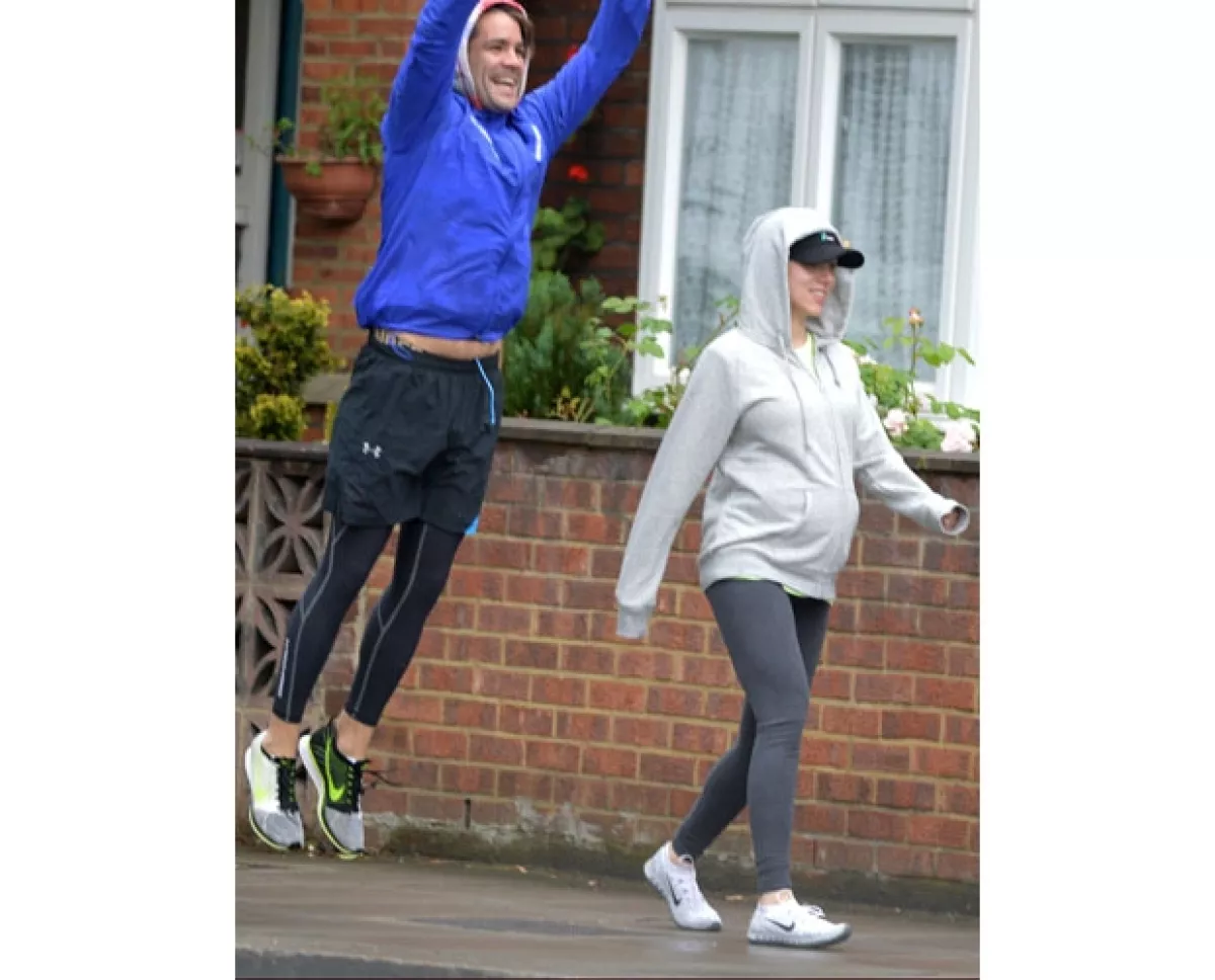 Scarlett y Romain fueron captados en las calles de Londres, donde ella graba la próxima película de `The Avengers´.