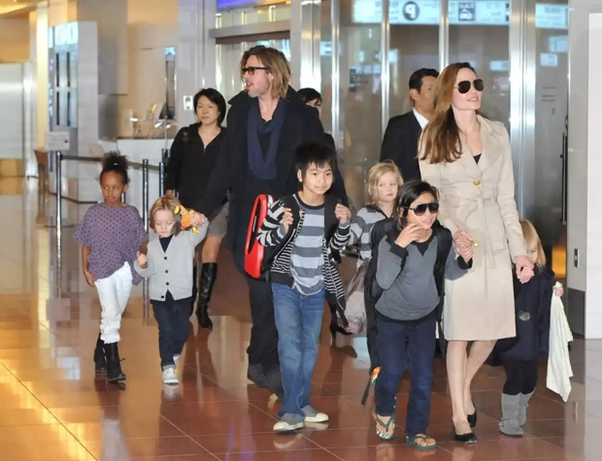 Junto con Brad Pitt, tienen seis hijos. Aquí la familia en 2011.