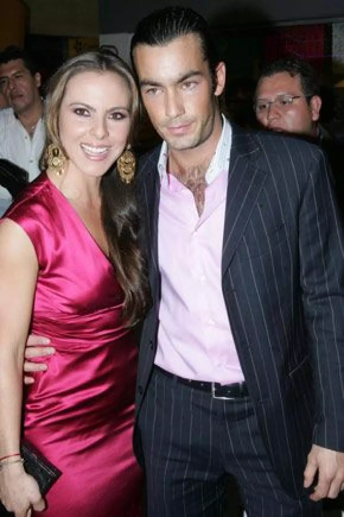 Tanto la hermana como la manager de la actriz afirman que aunque no hay boda en puerta, sí existe un compromiso real entre ellos.