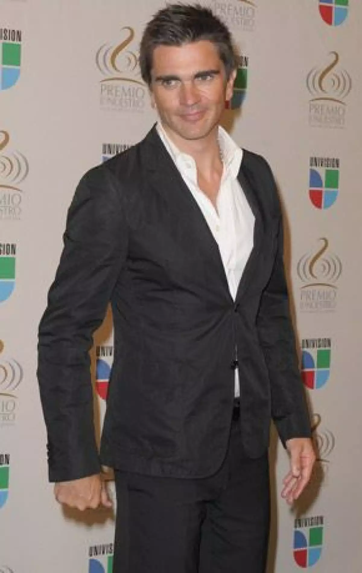 Dante es el primer hijo varón del cantante colombiano y de la actriz Karen Martínez, con quien ya tiene a sus hijas Luna y Paloma.