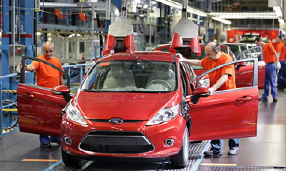 Las ventas de automóvile en Europa disminuyen al mismo tiempo que aumentan en EU. (Foto: Cortesía CNNMoney)