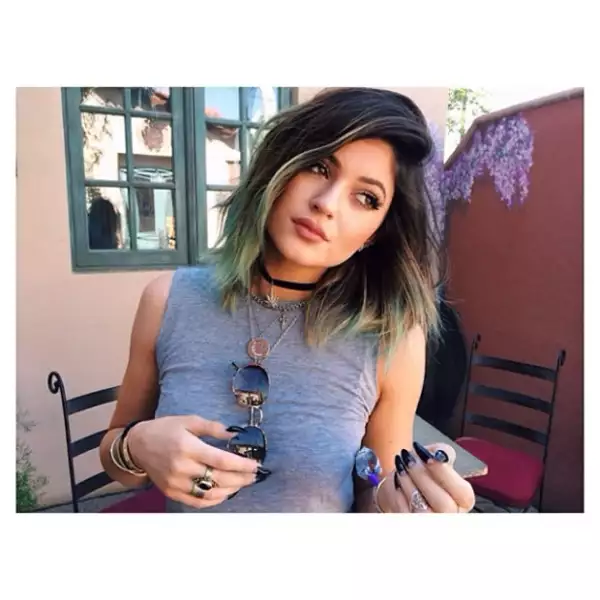 Ya sea completo o solo las puntas, Kylie es camaleónica.