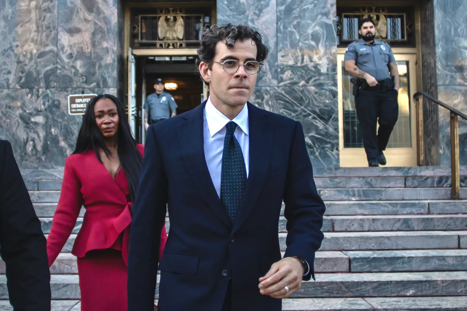 Las redes sociales no crean adicción, solo enganchan, dice el líder de Instagram