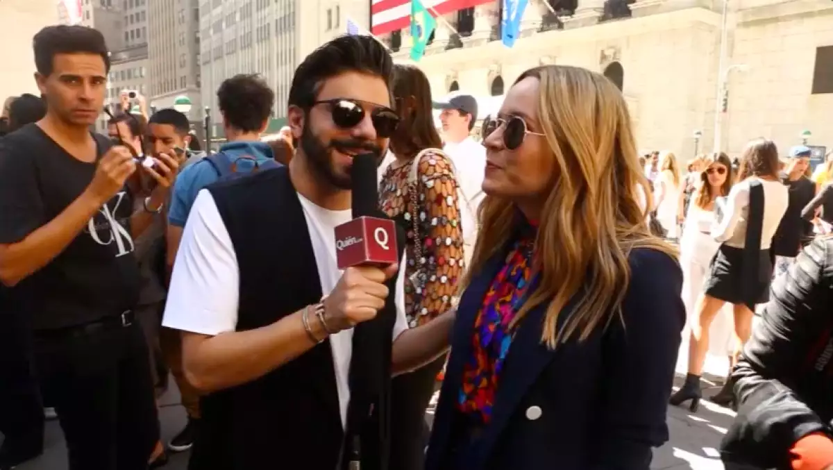 Platicamos con la gente afuera del desfile de Diesel sobre la caída de Candice Swanepoel, las BFFs de Taylor Swift, los looks de Kim Kardashian y los muy necesarios extreme makeovers.
