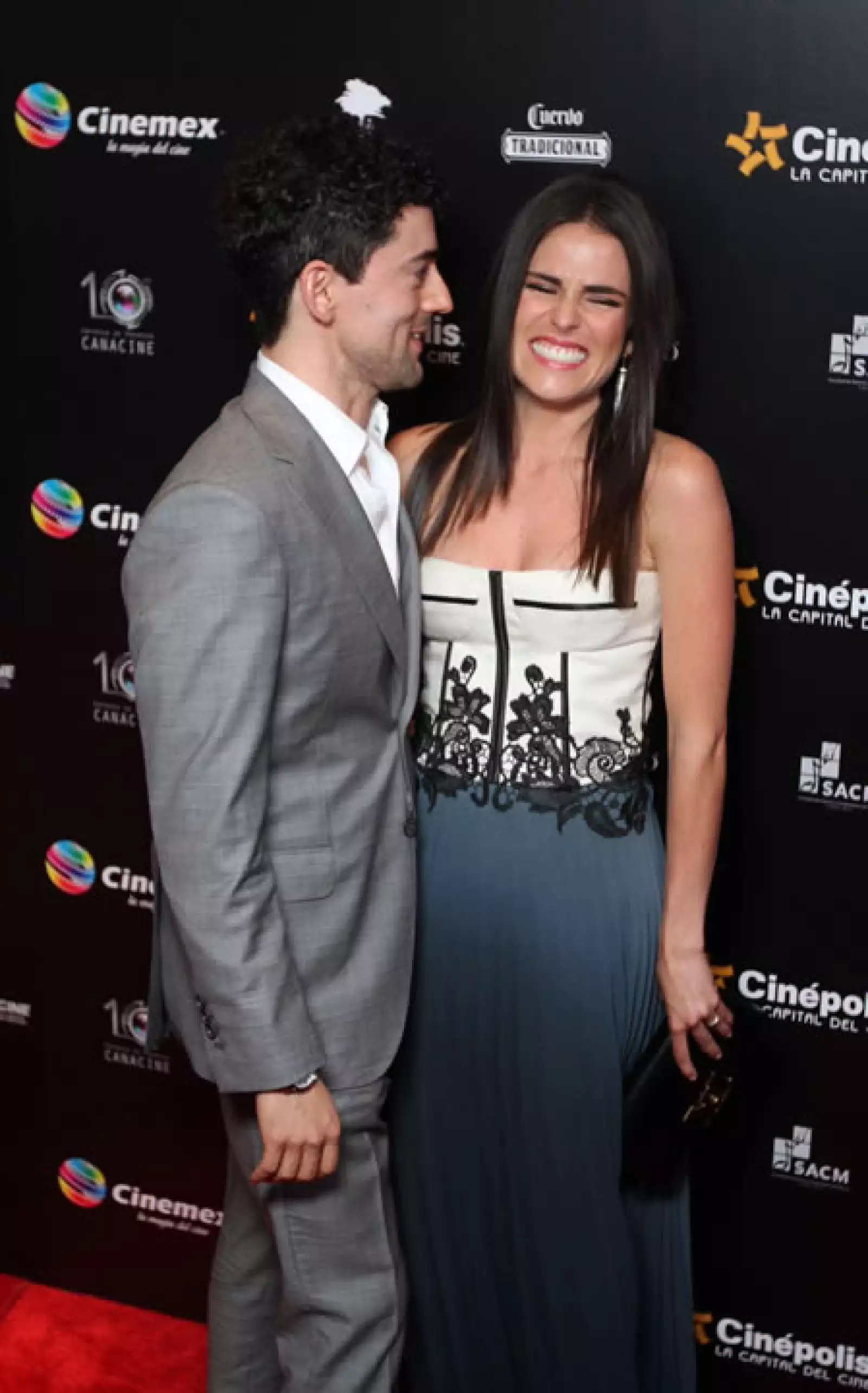 Hace algunos meses durante la promoción de Nosotros los Nobles encantó con este vestido.