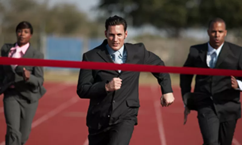 Cuando tomas algún riesgo físico, mental o emocional liberas dopamina que dispara tu productividad. (Foto: Getty Images)