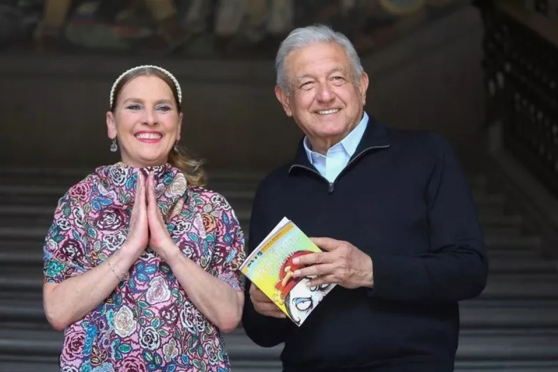 Beatriz-Gutierrez-AMLO (2).jpg