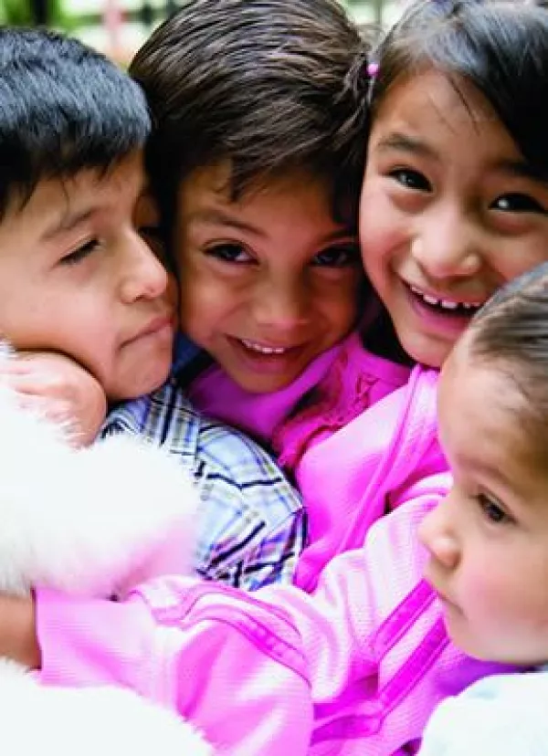 Los pequeños modelos son niños de la Casa Hogar Quinta Carmelita.