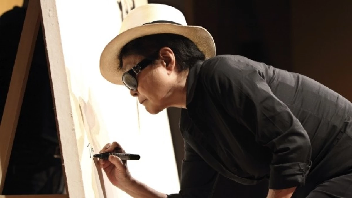 Yoko Ono pinta grafía sueño en Japón