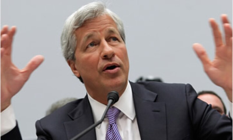 Dimon recibió mayor presión tras las pérdidas por 6,000 mdd por la Ballena de Londres. (Foto: AP)