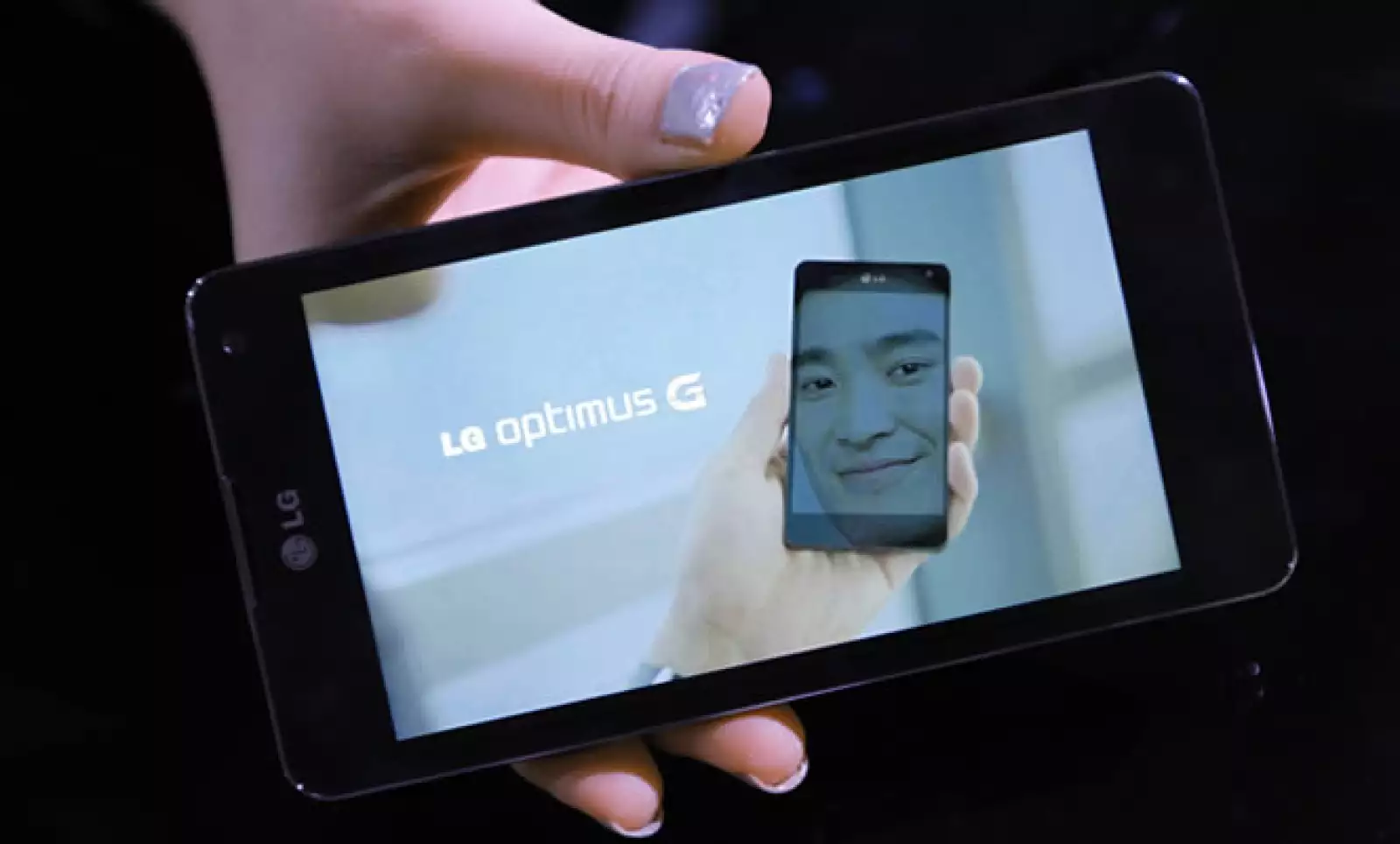 El teléfono es alimentado por un procesador Qualcomm y permite el acceso a una red inalámbrica más rápida.