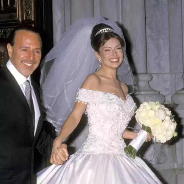 El corset fue bordado con hilos de plata, cristales de Swarovsky, chaquiras de murano y perlas.