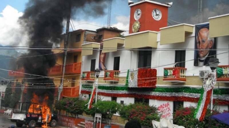 patrulla incendiada, fuga de reos
