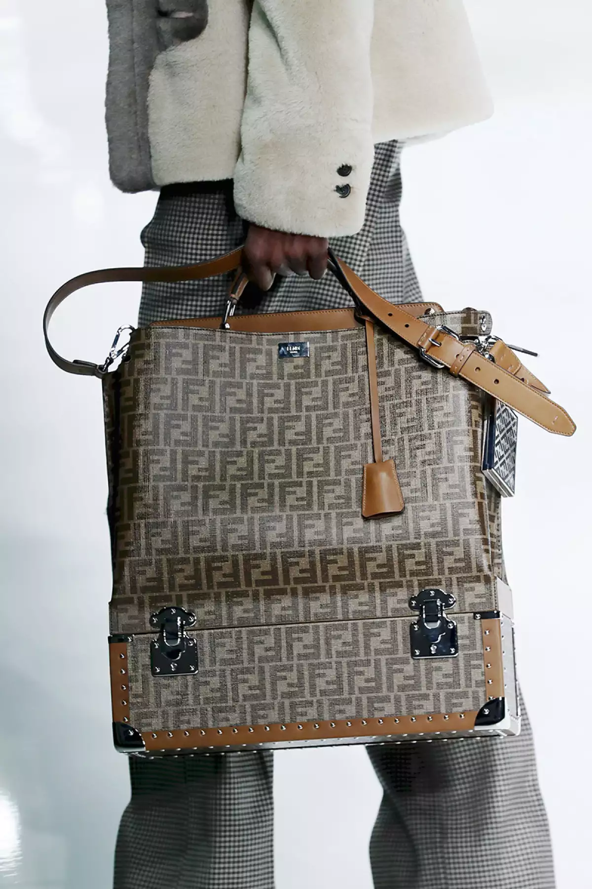 fendi fur laboratorio