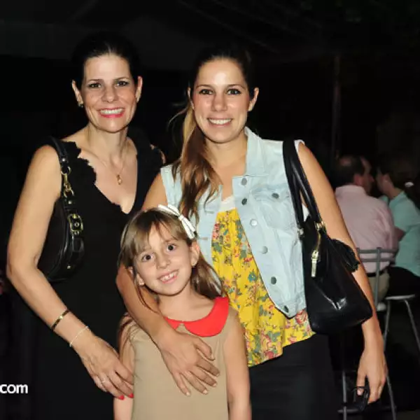 Gabriela de Montaño con Maguie y Renata Montaño