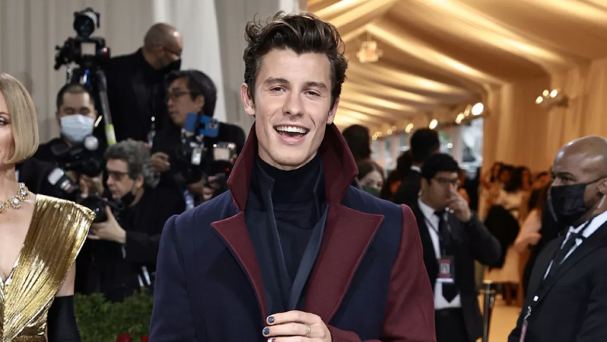 Landscape image of the entrance of the Metropolitan Museum of Art at the end