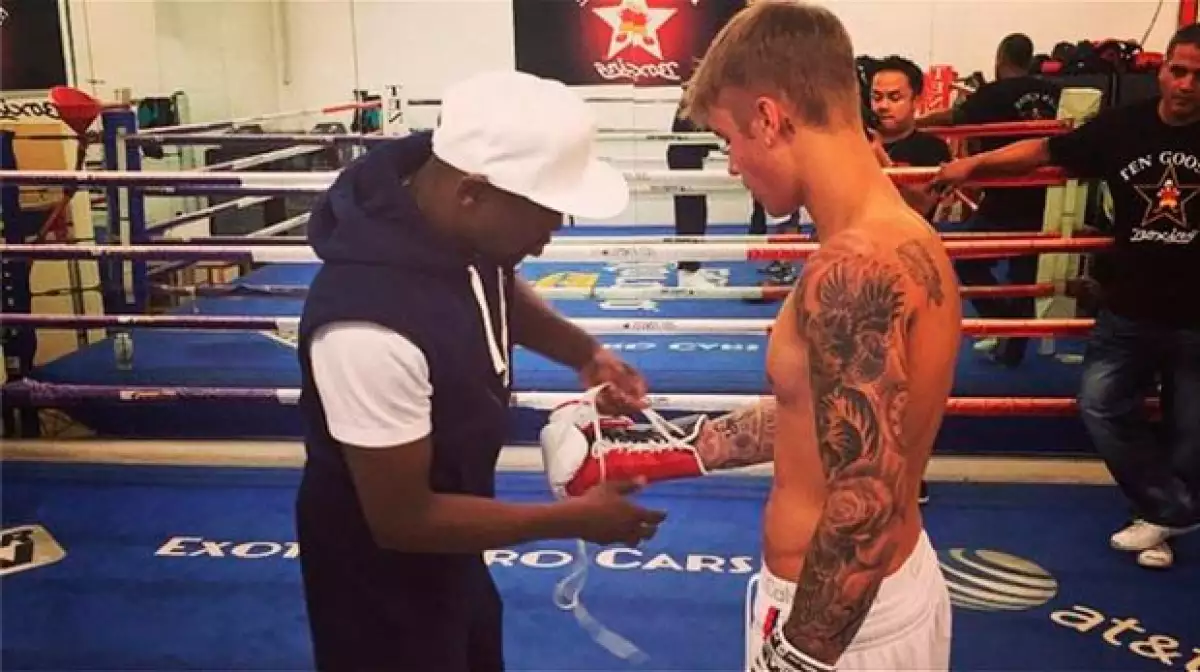 Justin presumió que Mayweather es su entrenador.