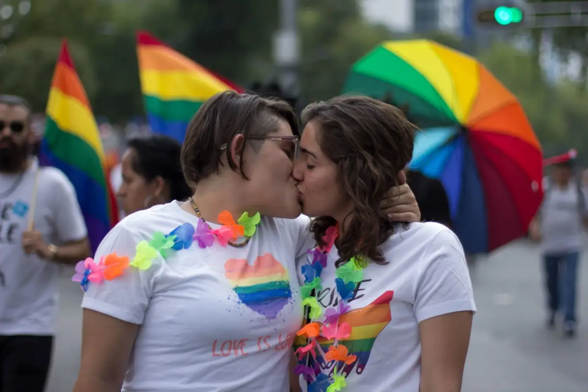 CIUDAD DE MÉXICO, 23JUNIO2018.- Miles de personas de la comunidad LGBTTTIQ salieron a marchar por Paseo de la Reforma con motivo de la edición XL de dicha movilzación para festejar el Día Internacional del Orgullo LGBT. 
FOTO: GALO CAÑAS /CUARTOSCURO.COM