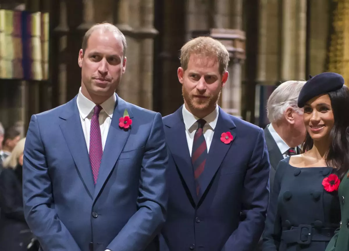 Príncipe William, príncipe Harry y Meghan Markle 