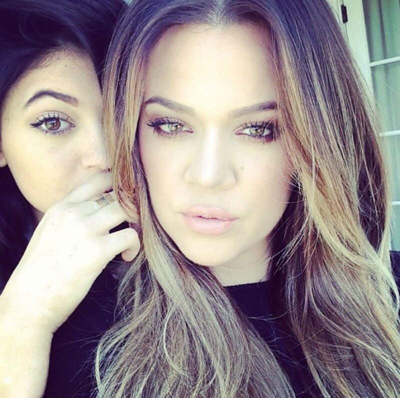 Khloé Kardashian amaba posar con su familia. Aquí con Kylie.