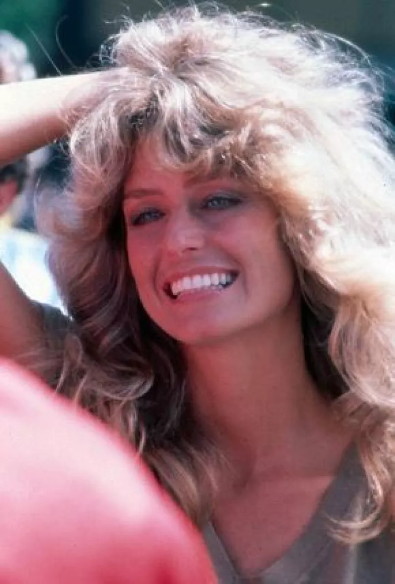 La actriz Farrah Fawcett, símbolo sexual de los setentas, y Michael Jackson, rey indiscutible del pop, murieron este jueves en Los Ángeles, víctimas en ambos casos de crisis de salud.