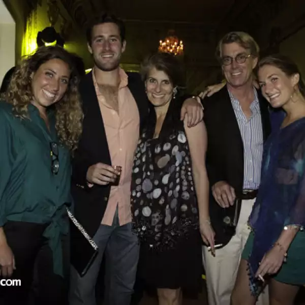 Margaret Bissu y Carlos, Lisa, Miguel y Annie Coleman