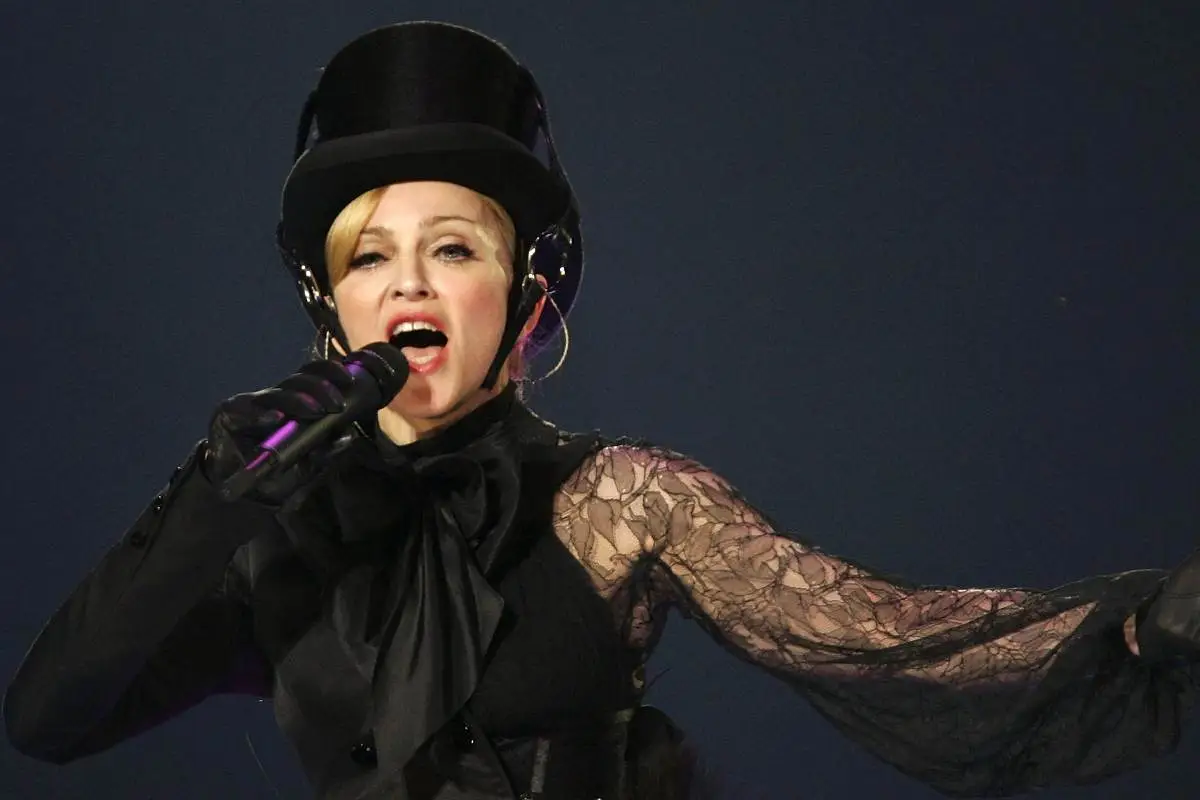 madonna (2).jpg