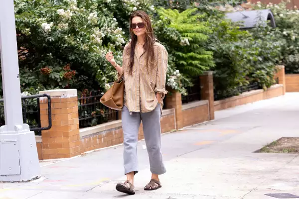 Katie Holmes slow morning
