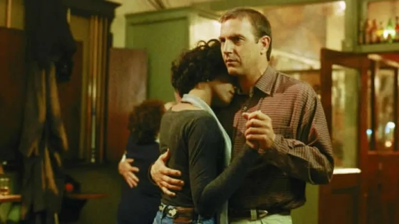 costner y houston en la pelicula el guardaespaldas