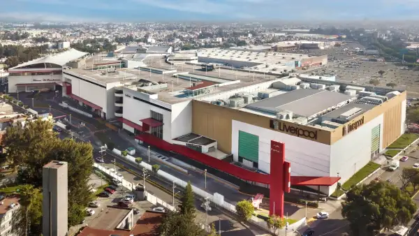Vista aérea de Parque Tezontle y Plaza Oriente pegadas una a otra en el oriente de la ciudad.