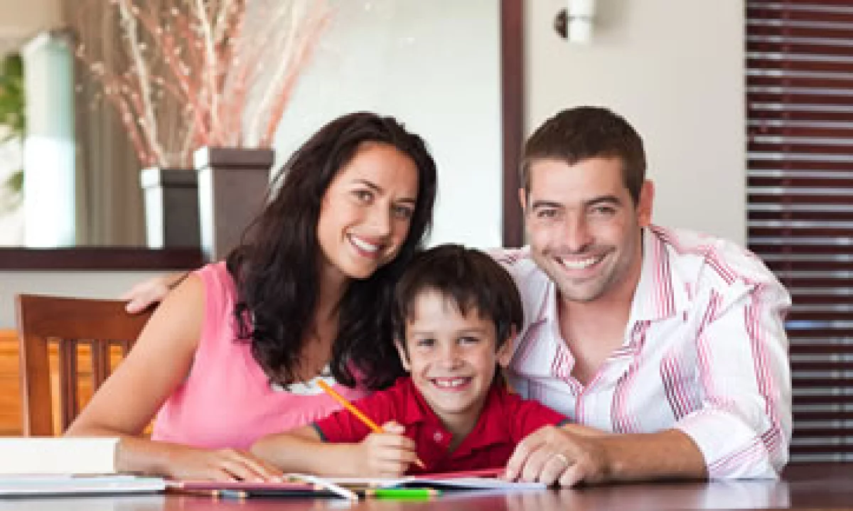 Si tu hijo administra el presupuesto para sus útiles escolares, entenderá la importancia de cuidar el dinero. (Foto: Photos To Go)