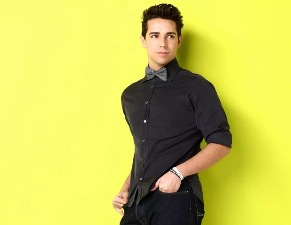 Sobreponiéndose a un severo problema de tartamudeo e inseguridad, el concursante se ha convertido en una figura inspiracional y favorito de los espectadores de 'American Idol'