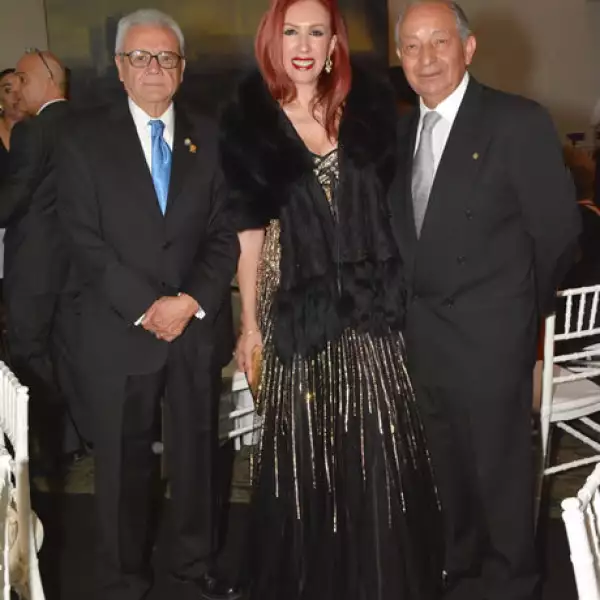 Fernando García Ayala,Adriana de la Fuente,Víctor Jiménez