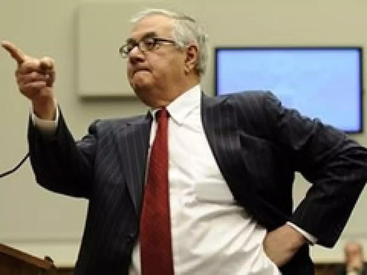 Barney Frank, presidente de la Comisión de Servicios Financieros de la Cámara baja de EU, arremetió contra los banqueros. (Foto: AP)