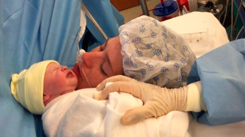 Con esta bella foto, María Inés anunció el nacimiento de su hija.