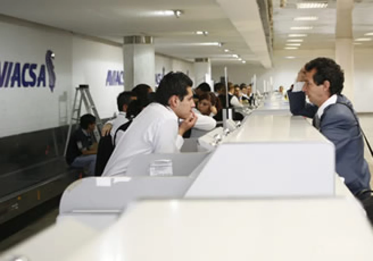 La empresa informó que los pasajeros que tengan boletos de Aviacsa serán canalizados a otras aerolíneas. (Foto: AP)