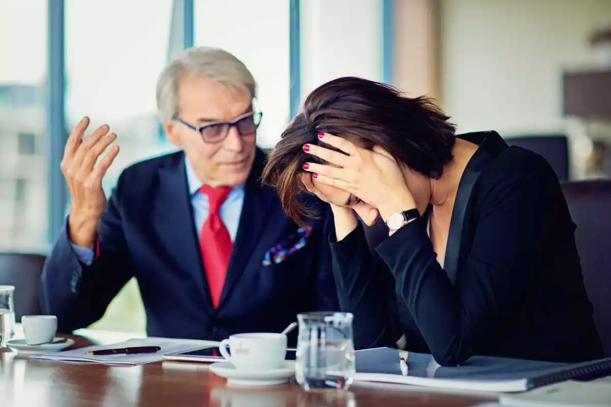 Violencia laboral y la niña de Comunicación