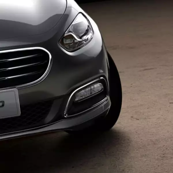 Fiat Viaggio es el primer coche que Fiat producirá y venderá en China en su intento de apoderarse de una porción del mercado chino que casi podría duplicarse en 2018. El modelo saldrá a la venta en China en el tercer trimestre de este año.