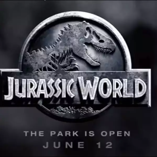 El parque con dinosaurios imaginado en las entregas anteriores comienza a recibir visitantes, sin embargo y para no perder la costumbre, pronto sus personajes terminan huyendo de las atracciones cu...