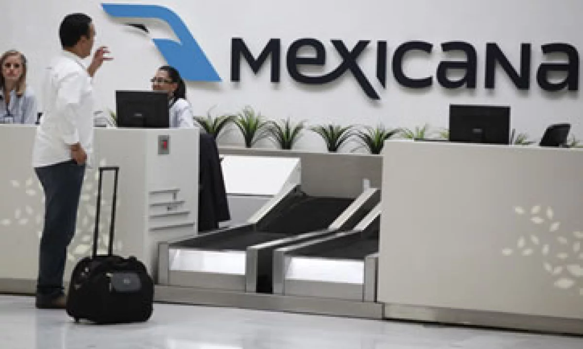 El sindicato pide a la SCT que se frene la decisión de otorgar la autorización tácita para que otras firmas dispongan de bienes y derechos de Mexicana. (Foto: AP)