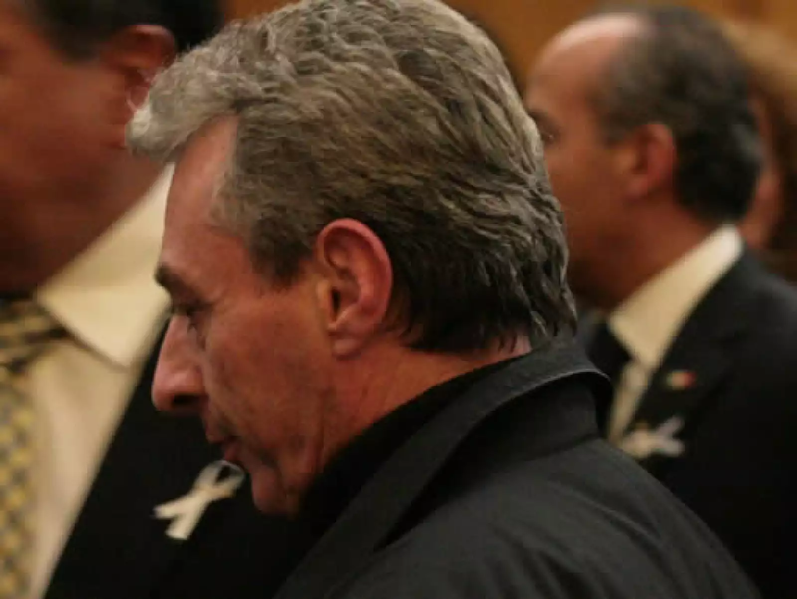 El actor César Costa acudió a la celebración para dar sus condolencias.