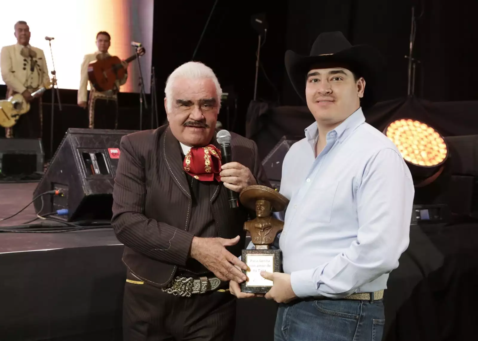 Vicente Fernández y su nieto Gerardo Fernández